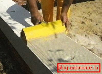 Технологія кладки газобетонних блоків на клей-нанесення розчину на поверхню Технологія кладки газобетонних блоків на клей-нанесення розчину на поверхню