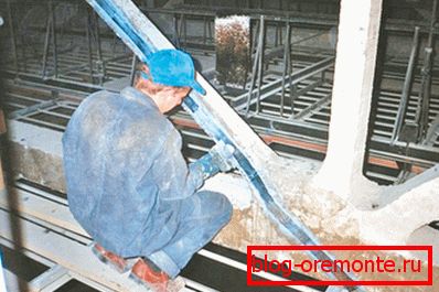 Зміцнення бетонної ферми композитної пластиною. Зміцнення бетонної ферми композитної пластиною.
