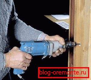 установка дверей дерев'яних