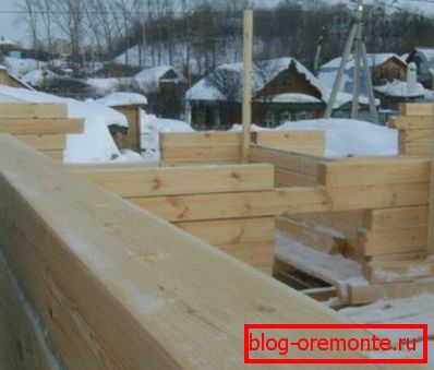 Зведення брусової споруди. Зведення брусової споруди.