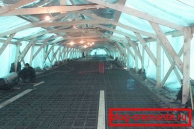 Тимчасова конструкція може зводитися з підручних засобів, що є безперечною гідністю Тимчасова конструкція може зводитися з підручних засобів, що є безперечною гідністю