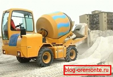 Завантаження щебеню Завантаження щебеню