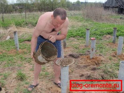 Заливка обсадної труби буронабивної палі Заливка обсадної труби буронабивної палі
